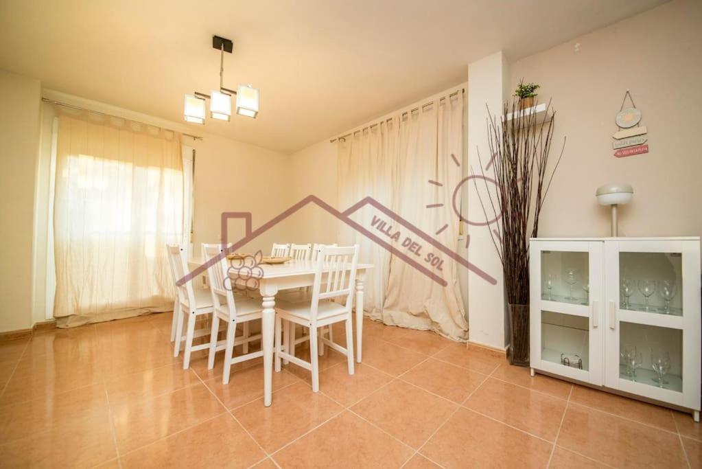Villa Del Sol - Piscina Climatizada Mentrida ภายนอก รูปภาพ